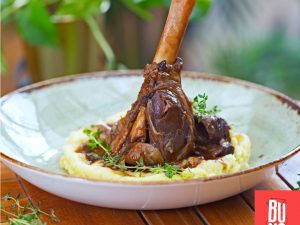 Rasol de Miel gatit lent cu garnitura de piure de cartofi cu ou si smantana